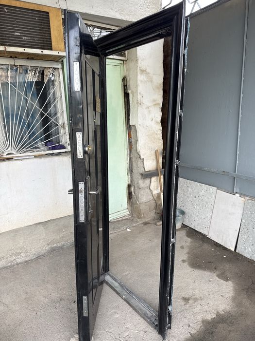 Eshik Sotiladi  doʻmdan yechilgan holati yaxshi