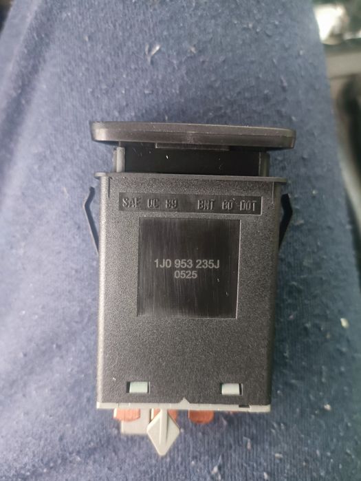 Бутон за аварийни светлини