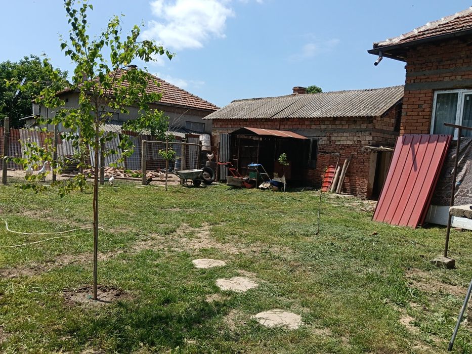 Масивна Къща с двор