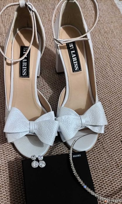 Vând pantofi de mireasa