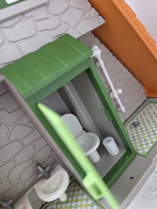 Игрушечный гостевой домик с бассейном