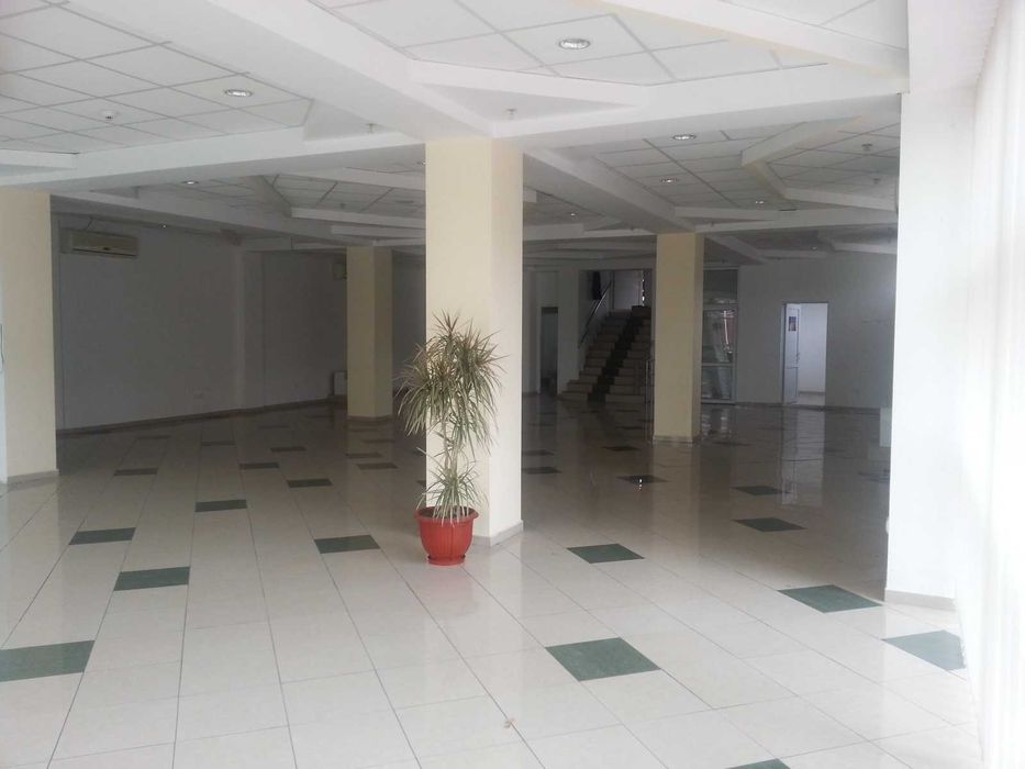 Spatiu Comercial Ultracentral , Parter de Inchiriat