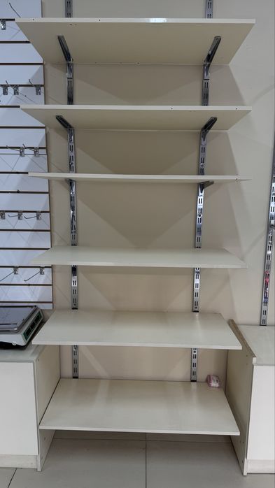 Мебель для магазина одежды