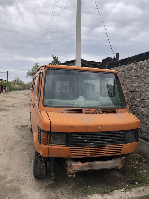 Продам на запчасти Мерседес сапог 207