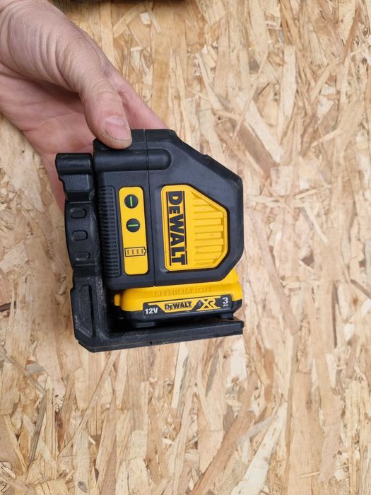Laser 2 Linii Lumina Verde Dewalt DCE088G Nivela