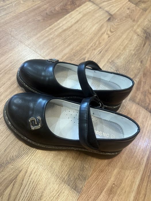 Туфли для девочки в отличном состоянии