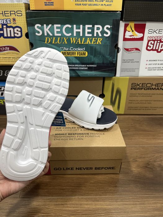 Оригинальные тапочки от Skechers