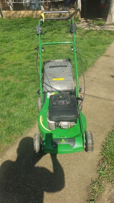 Mașini de tuns gazonul John Deere profesionala