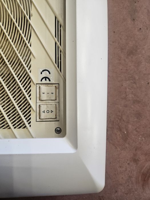 Ventilator trapa rulota 40x40 12v .perfect funtional