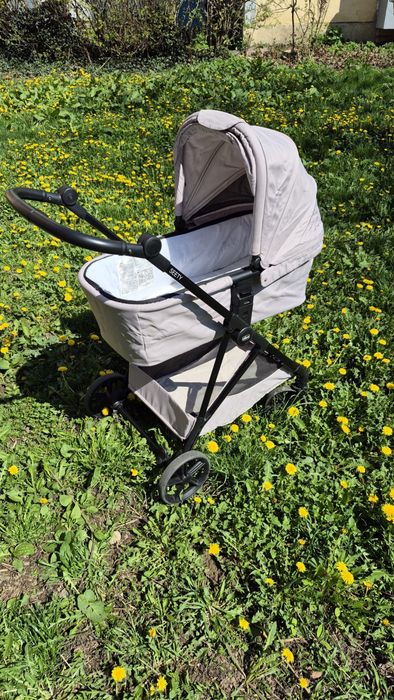 Carucior 3 in 1 Chicco Seety culoare crem