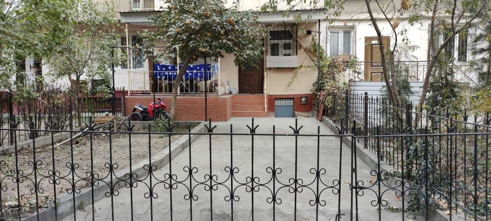 Продается своя 3/1/5 на Кара су 1. Напротив базарчика