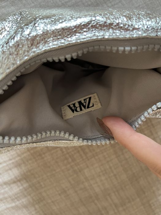 Малка сребриста чанта Зара