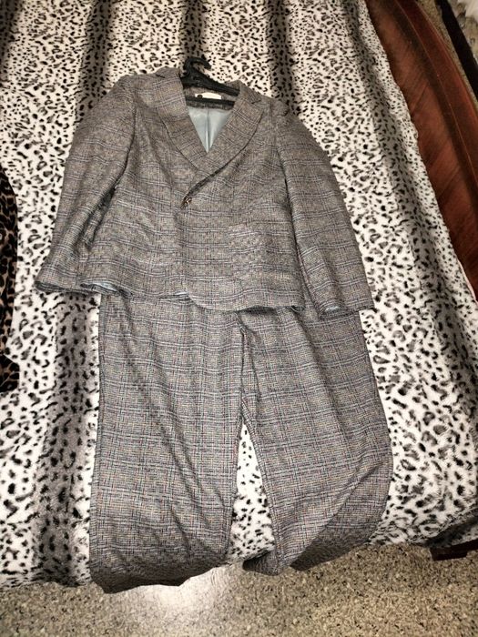 Продам два костюма