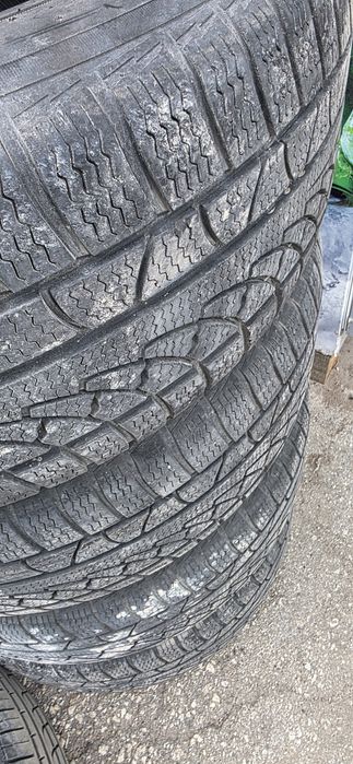 Гуми 235/55/17 4бр