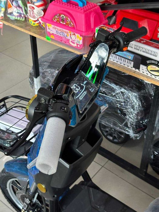 Скутеры от фирмы "Skillmax". В наличии бензиновые и на аккумуляторе.