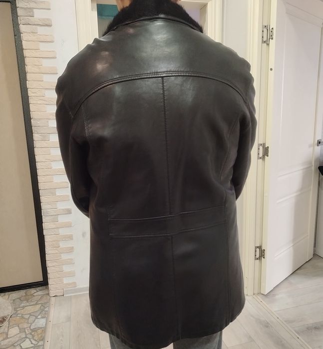 Продается дубленка с норковым воротником. Очень теплая.