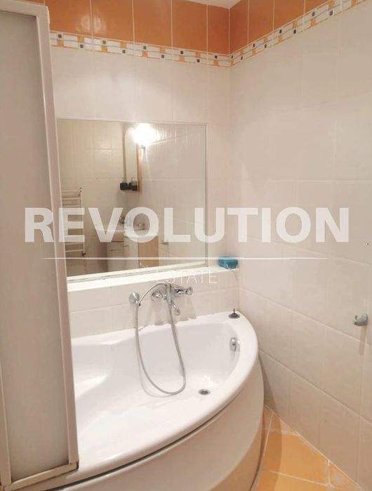 Дава се под наем Двустаен апартамент в Варна, Общината - 70 кв.м за 600 € - Снимка #5