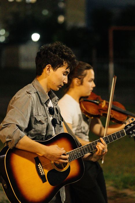 Уроки игры гитары.