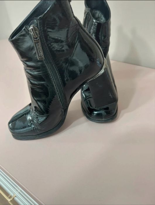 Botine piele lacuita