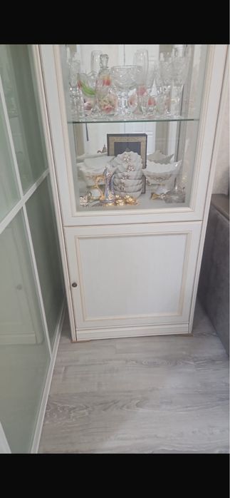 Шкаф-витрина тифони