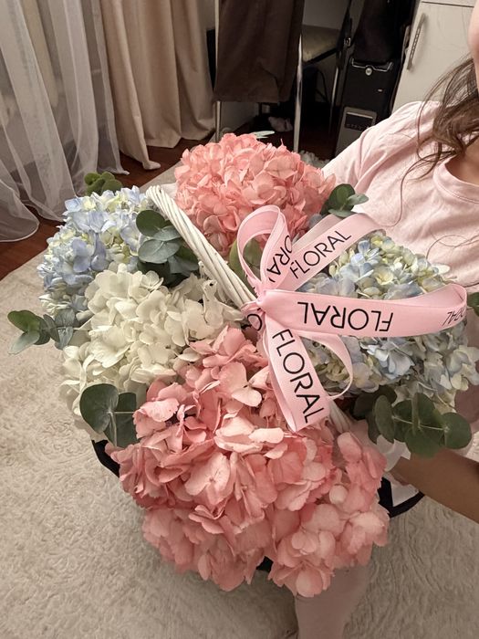 Цветы в корзине