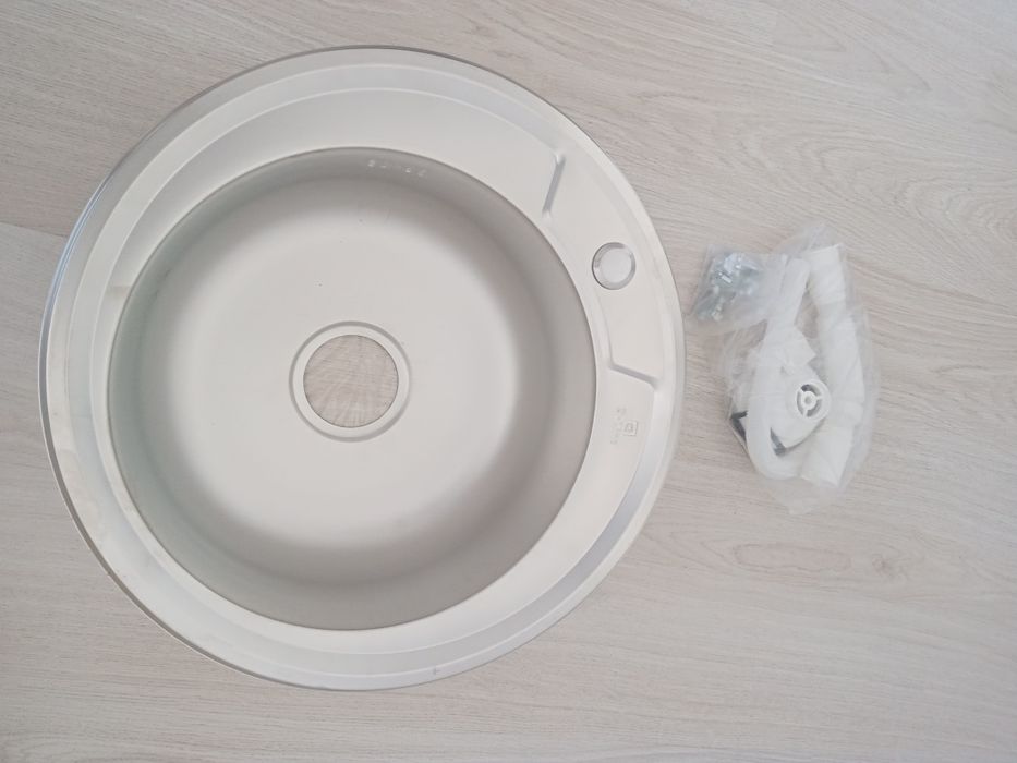 Мойка для кухни, нержавейка. С сифоном.Новая.