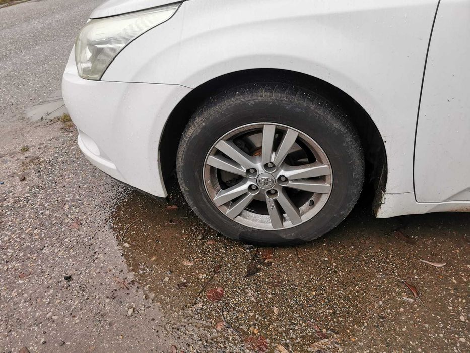toyota avensis 1.8 benzina