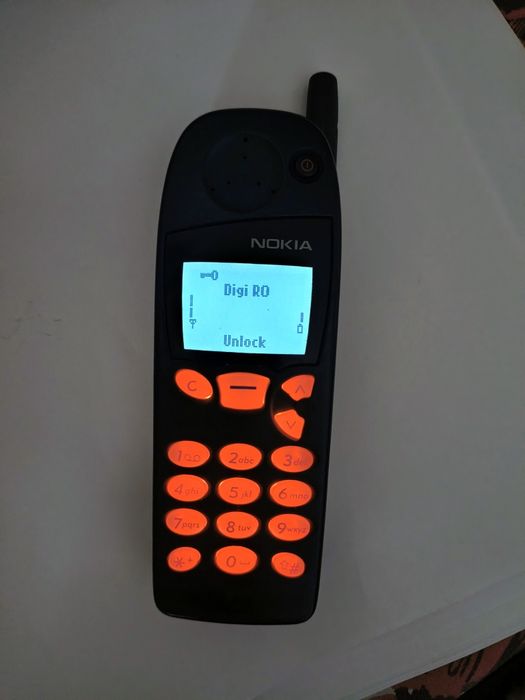 Nokia 5110 + charger original Nokia ( decodat, leduri schimbate)