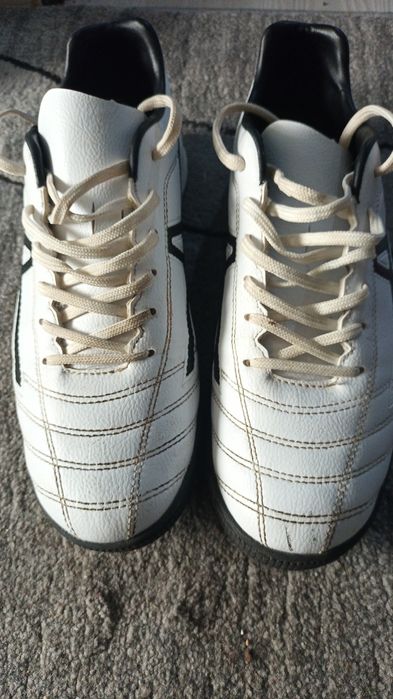Adidași de fotbal pentru sintetic