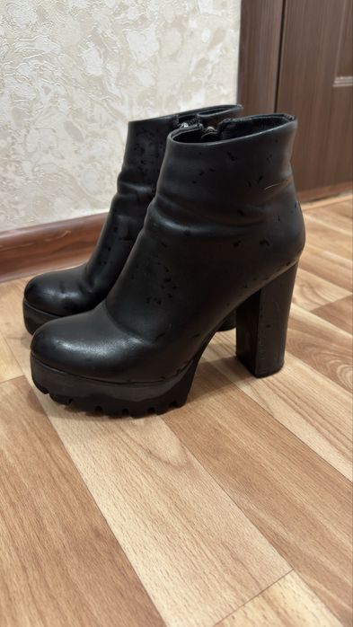 Отдам обувь 35 размера