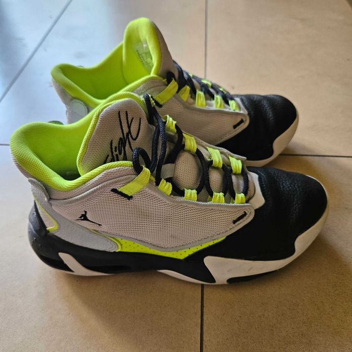 Маратонки NIKE AIR JORDAN MAX AURA 4 - 38.5