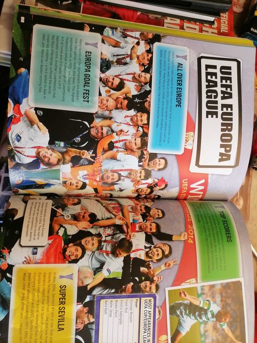 Два броя енциклопедии