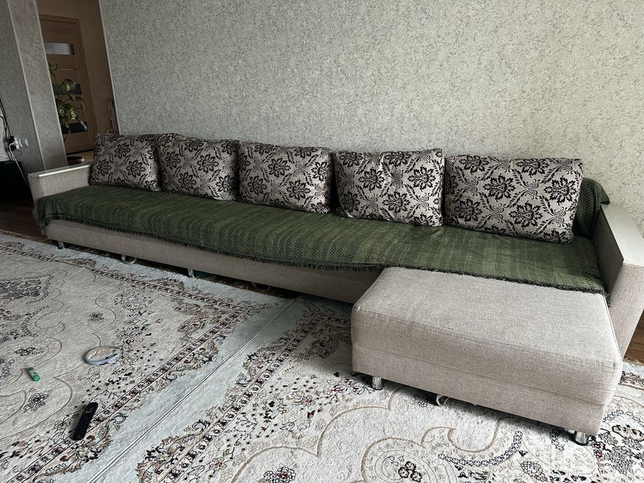 Диван для зала.