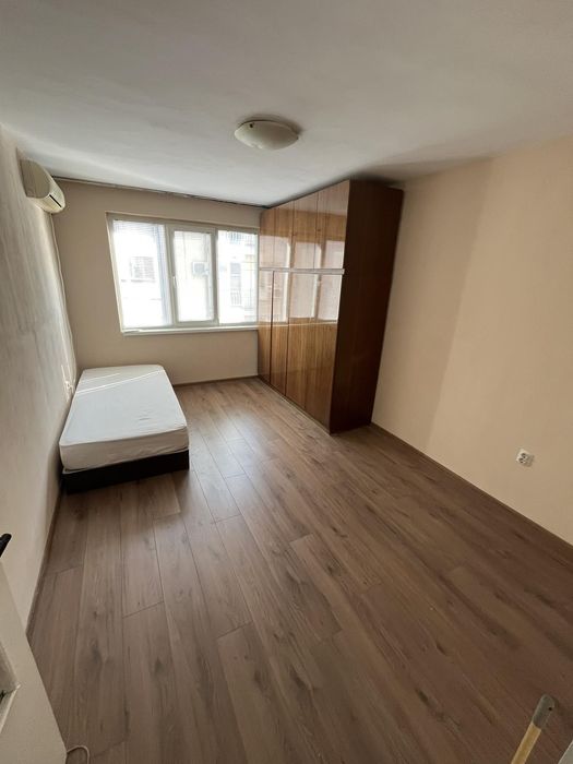 Дава се под наем Тристаен апартамент в Варна, Колхозен пазар - 65 кв.м за 500 € - Снимка #2