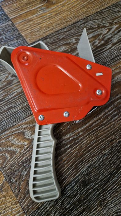 Диспенсер для скотча