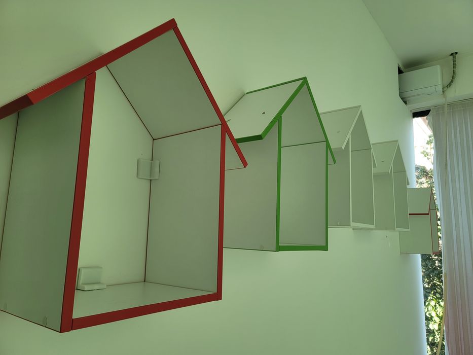 Bolalar xonasi uchun “Uycha” devor tokchalari