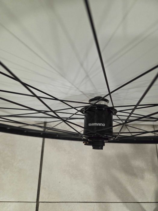 Капли за велосипед 28 цола Bontrager с динамо главина Shimano