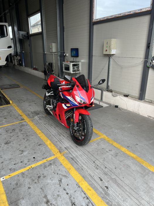 Honda CBR 650R 2024 E-Clutch