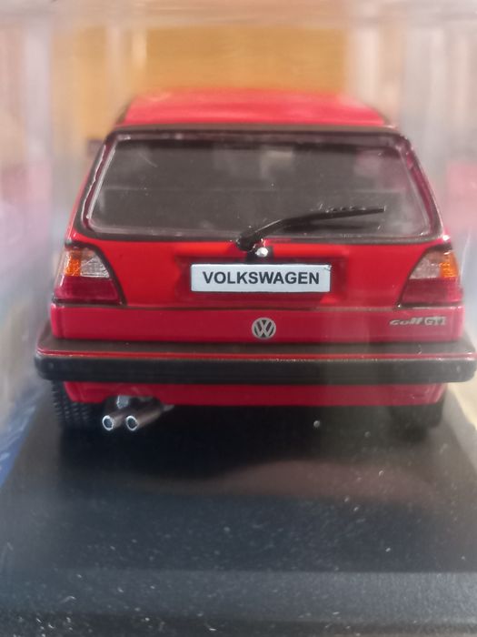 колекционерски метални колички 1;43