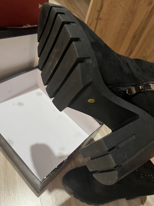 Продам женский сапоги