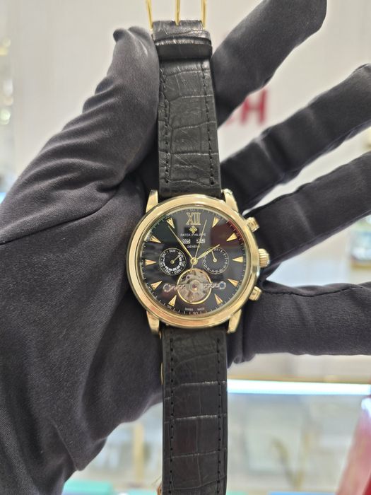 Продам классические золотые часы 585 пробы, новые в плёнках