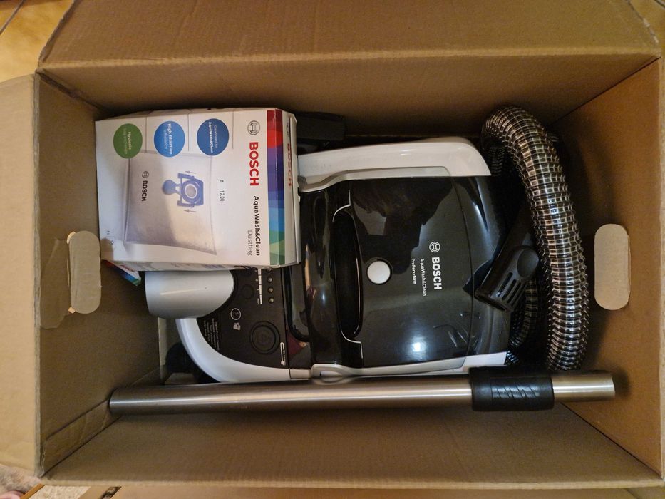 Перяща прахосмукачка Bosch BWD421 PRO - 2100 W