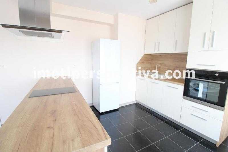 Продава се Тристаен апартамент в Пловдив, Кючук Париж - 100 кв.м за 1449 €/кв.м - Снимка #2