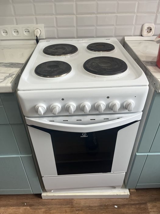 Продам электроплиту Indesit
