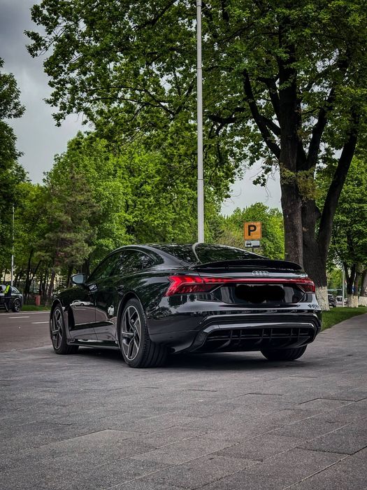 Audi e trone GT продается