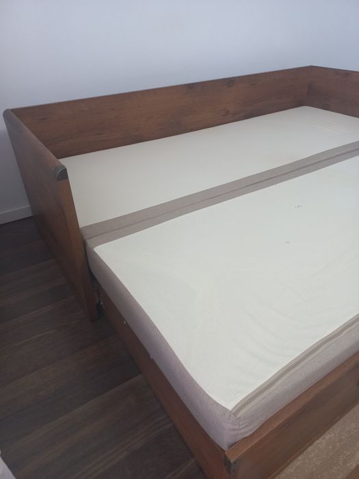Canapea extensibilă cu ladă de depozitare