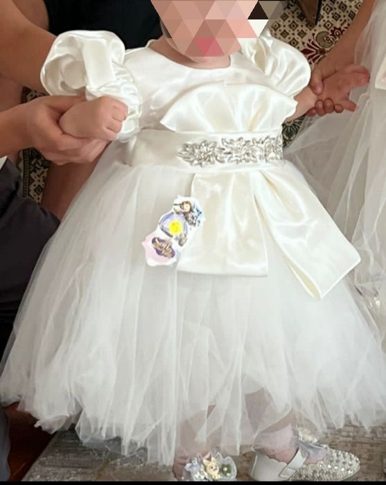 Белый платья для маленкый девушек продам