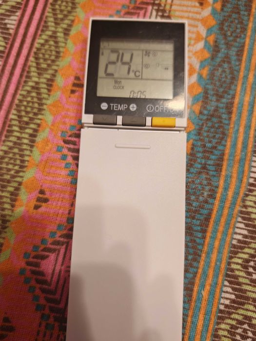 Комплект 2 броя дистанционни за климатик – оригинално и универсално