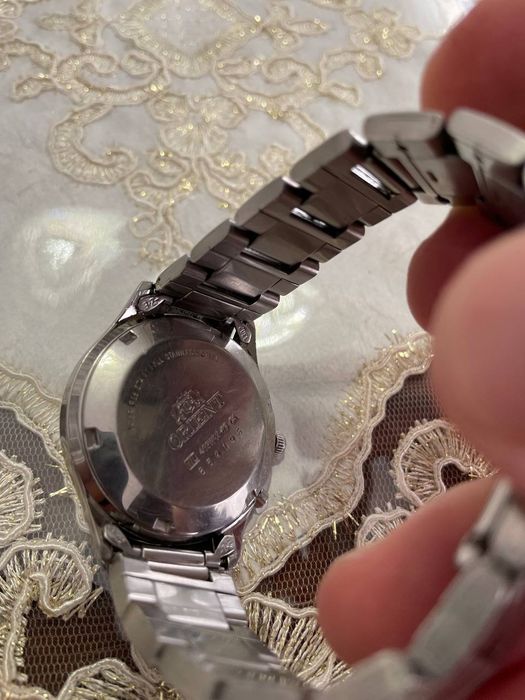 Продаю оригинальные часы