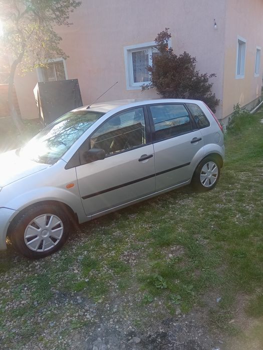 Vând Ford 13 benzină